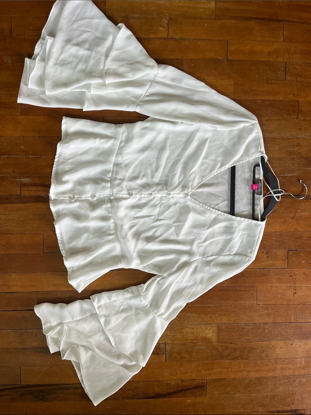 Vince Camuto White Ruffle Sleeve V-Neck Blouse